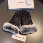 Chanel Classic Gloves Black - Image 2