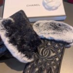 Chanel Classic Gloves Black - Image 8