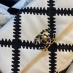 Chanel 19 Large Stitch Crossbody Bag White 24cm - Image 5