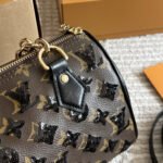 Louis Vuitton Speedy Bandouliere 20 Monogram Canvas Brown 20Cm M26314 - Image 6