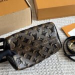 Louis Vuitton Speedy Bandouliere 20 Monogram Canvas Brown 20Cm M26314 - Image 8