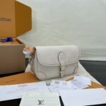 Super Vip 1:1 – Louis Vuitton Diane Bag Creme 23Cm M46388 - Image 2