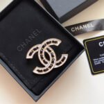 Chanel CC Brooch White With Black Interwoven Chain Pattern - Image 2