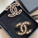 Chanel CC Brooch White With Black Interwoven Chain Pattern - Image 3