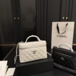 Chanel 25C Matelasse Vanity White 19cm - Image 2