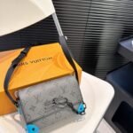 Louis Vuitton Steamer Wearable Wallet Turquoise 18Cm - Image 4