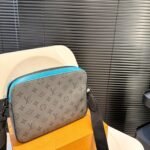 Louis Vuitton Trio Messenger Monogram Eclipse Reverse Turquoise 25Cm M11648 - Image 5