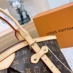 Louis Vuitton Tivoli GM Handbag Monogram Brown 32cm - Image 4