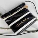 Chanel 22 Mini Hand Bag Black And White 20cm - Image 4