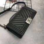 Chanel Boy Chevron Medium Handbag In Silver Black 25cm - Image 4