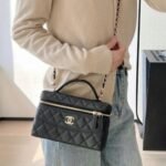 Chanel 25C Vanity With Chain Gold Hardware Black 19Cm - Image 9