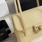 Chanel Small Flap Bag Grained Shiny And Gold Tone Light Yellow 22cm - Image 7