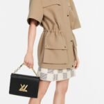 Louis Vuitton Bolsa Twist MM 23cm M59402 - Image 8
