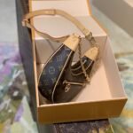 Louis Vuitton Loop Monogram Canvas 23cm M81098 - Image 7