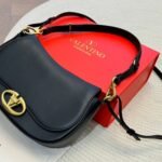 Valentino Garavani Ohval Shoulder Bag Black 28Cm - Image 3