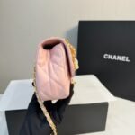 Chanel Mini Flap Bag in Shiny Leather and Pearls Light Pink 20Cm - Image 4