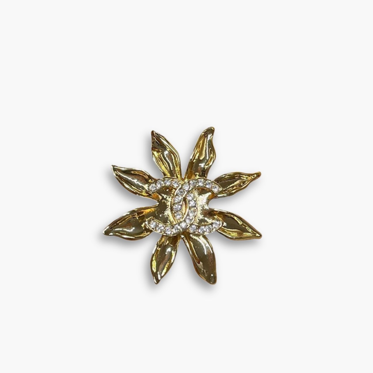 myelegous-1280-x-1280-px-12-3-1 Chanel Brooch Metal Gold and Crystal - Image 1